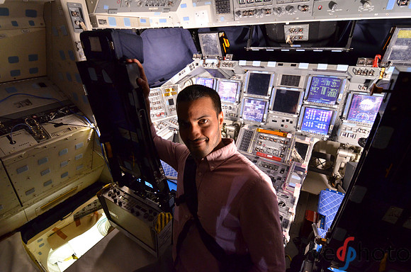KSC Space Shuttle Discovery-0408