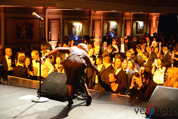 Estelle in concert at Samasource Give Work Gala