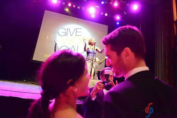 Estelle in concert at Samasource Give Work Gala