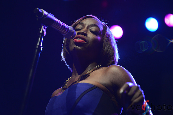 Estelle Performing at the Samasource Give Work Gala